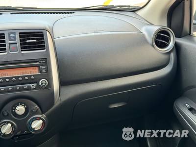 2014 Nissan Versa SV - zdjęcie 19 z 42 - miniatura