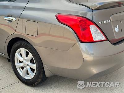 2014 Nissan Versa SV - zdjęcie 32 z 42 - miniatura