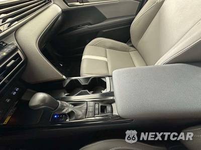 2025 Toyota Camry SE - zdjęcie 37 z 42 - miniatura