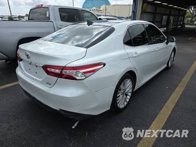 2020 Toyota Camry XLE - zdjęcie 4 z 38 - miniatura