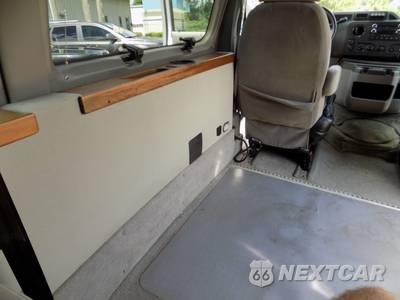 2010 Ford E-150 Recreational Van 138.0" WB - zdjęcie 27 z 28 - miniatura