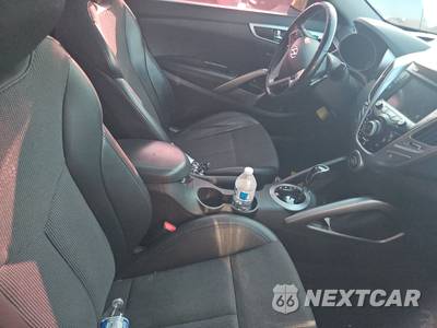 2013 Hyundai Veloster w/Black Interior - zdjęcie 8 z 19 - miniatura