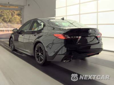 2025 Toyota Camry SE - zdjęcie 6 z 31 - miniatura