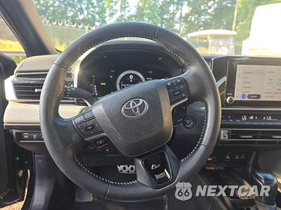 2025 Toyota Camry SE - zdjęcie 10 z 31 - miniatura