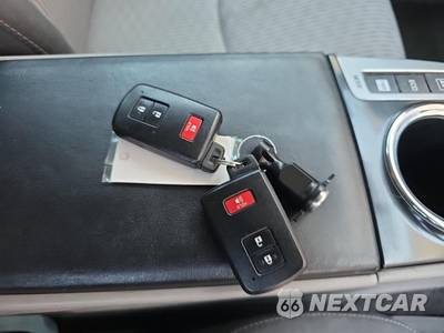 2017 Toyota Prius v Three - zdjęcie 21 z 22 - miniatura