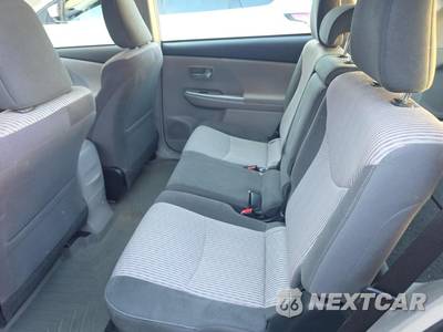 2017 Toyota Prius v Three - zdjęcie 16 z 22 - miniatura