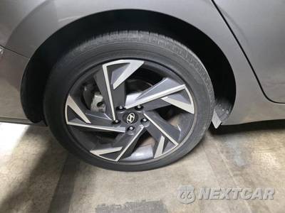 2025 Hyundai Elantra Limited - zdjęcie 15 z 28 - miniatura