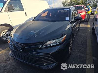 2018 Toyota Camry LE - zdjęcie 1 z 18 - miniatura