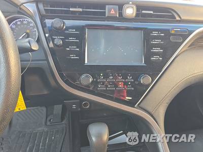 2018 Toyota Camry LE - zdjęcie 11 z 18 - miniatura