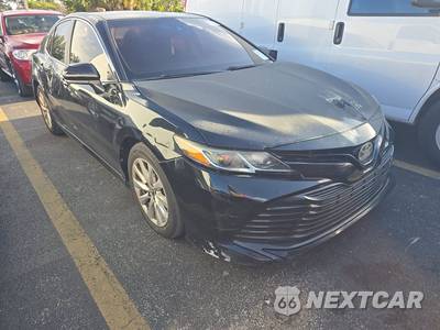 2018 Toyota Camry LE - zdjęcie 3 z 18 - miniatura