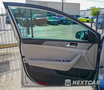 2015 Hyundai Sonata SE - zdjęcie 12 z 39 - miniatura