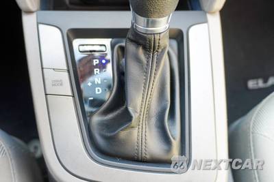 2018 Hyundai Elantra SEL Sedan - zdjęcie 30 z 44 - miniatura