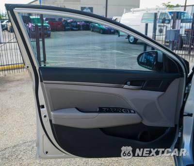 2018 Hyundai Elantra SEL Sedan - zdjęcie 12 z 44 - miniatura