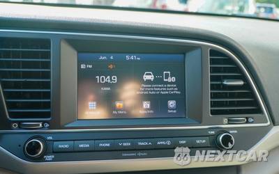 2018 Hyundai Elantra SEL Sedan - zdjęcie 31 z 44 - miniatura