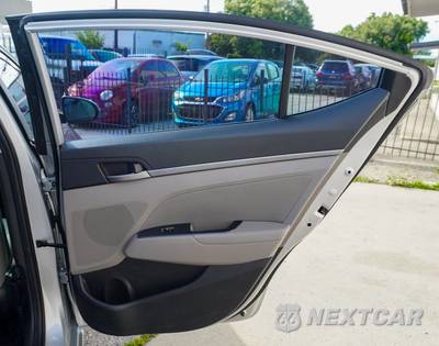 2018 Hyundai Elantra SEL Sedan - zdjęcie 15 z 44 - miniatura