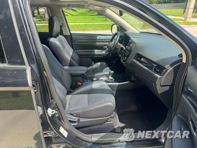 2017 Mitsubishi Outlander SE - zdjęcie 31 z 37 - miniatura