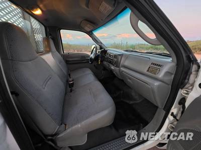 2004 Ford Super Duty F-450 Cab Chassis XL Regular Cab DRW - zdjęcie 11 z 12 - miniatura