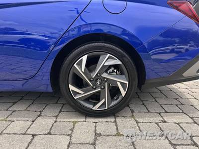 2025 Hyundai Elantra Hybrid Limited - zdjęcie 12 z 40 - miniatura