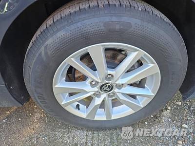 2025 Toyota Camry LE - zdjęcie 11 z 22 - miniatura