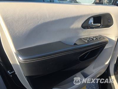 2021 Chrysler Pacifica Hybrid Touring L 121.6" WB - zdjęcie 9 z 18 - miniatura