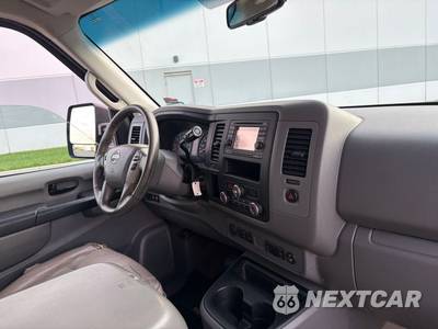 2013 Nissan NV3500 HD Passenger SL 146.1" WB - zdjęcie 12 z 30 - miniatura
