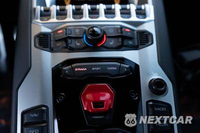 2015 Lamborghini Aventador LP 700-4 Coupe - zdjęcie 30 z 79 - miniatura