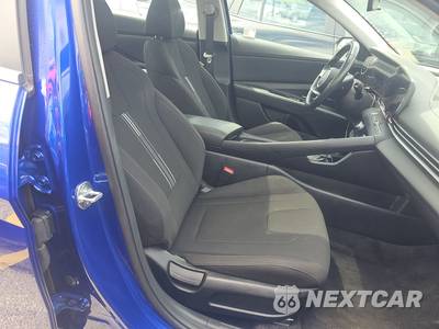 2025 Hyundai Elantra SEL Convenience - zdjęcie 8 z 20 - miniatura