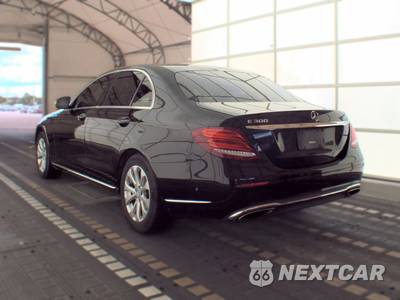 2017 Mercedes-Benz E 300 Luxury 4MATIC Sedan - zdjęcie 8 z 50 - miniatura