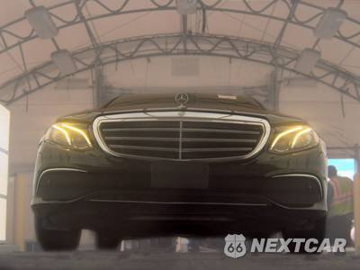 2017 Mercedes-Benz E 300 Luxury 4MATIC Sedan - zdjęcie 3 z 50 - miniatura