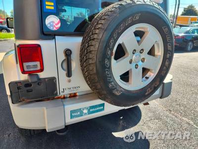 2011 Jeep Wrangler Sahara - zdjęcie 16 z 27 - miniatura