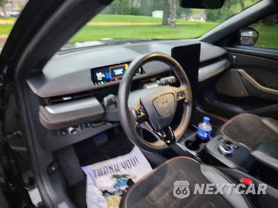 2021 Ford Mustang Mach-E GT - zdjęcie 6 z 16 - miniatura