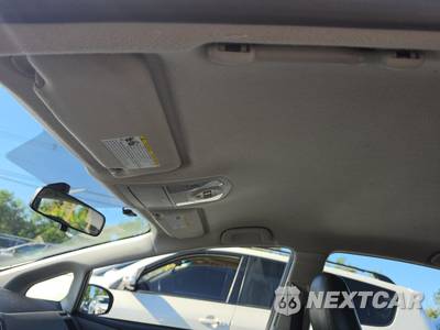 2012 Toyota Prius v Three - zdjęcie 17 z 24 - miniatura
