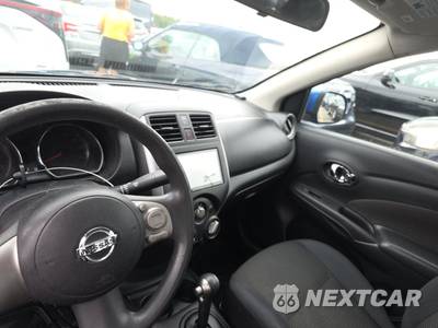 2013 Nissan Versa 1.6 SV - zdjęcie 11 z 34 - miniatura
