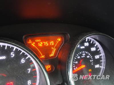 2013 Nissan Versa 1.6 SV - zdjęcie 12 z 34 - miniatura