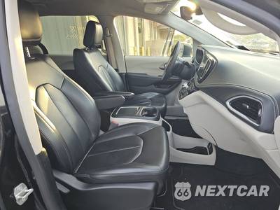 2023 Chrysler Pacifica Hybrid Touring L 121.6" WB - zdjęcie 8 z 24 - miniatura