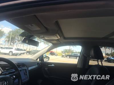 2020 Volkswagen Tiguan SE R-Line Black - zdjęcie 20 z 27 - miniatura