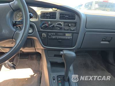 1996 Toyota Camry LE Sedan - zdjęcie 11 z 18 - miniatura