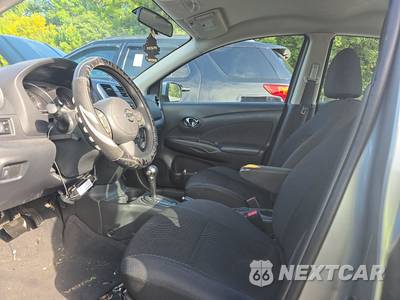 2013 Nissan Versa 1.6 SL - zdjęcie 8 z 18 - miniatura