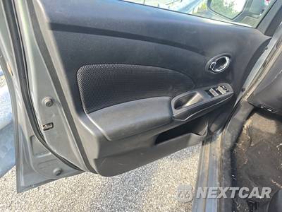 2013 Nissan Versa 1.6 SL - zdjęcie 10 z 18 - miniatura