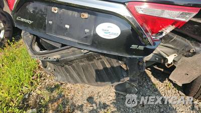 2016 Toyota Camry SE - zdjęcie 30 z 50 - miniatura