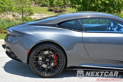 2024 Aston Martin DB12 Coupe - zdjęcie 34 z 40 - miniatura