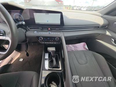 2025 Hyundai Elantra SEL Convenience - zdjęcie 17 z 33 - miniatura