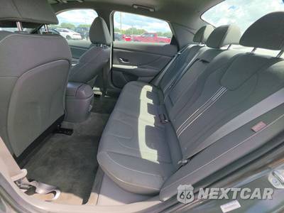 2025 Hyundai Elantra SEL Convenience - zdjęcie 19 z 33 - miniatura