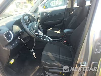 2025 Hyundai Venue SEL - zdjęcie 7 z 31 - miniatura