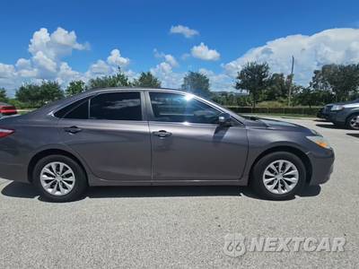 2016 Toyota Camry LE - zdjęcie 1 z 17 - miniatura