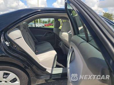 2011 Toyota Camry LE - zdjęcie 8 z 14 - miniatura