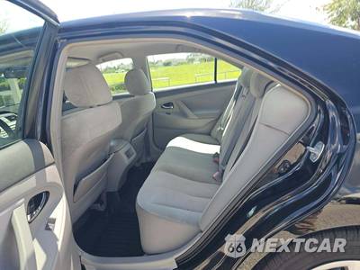 2011 Toyota Camry LE - zdjęcie 9 z 14 - miniatura