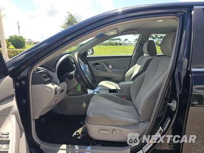 2011 Toyota Camry LE - zdjęcie 5 z 14 - miniatura