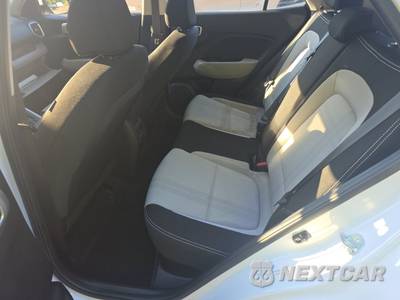2025 Hyundai Venue SEL - zdjęcie 13 z 20 - miniatura