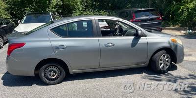 2013 Nissan Versa 1.6 SL - zdjęcie 4 z 18 - miniatura